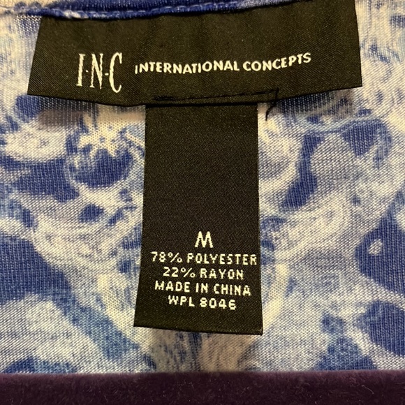 INC Short Sleeve Blue & White Medallion Cutout Twist Top Size Medium - Picture 4 of 4
